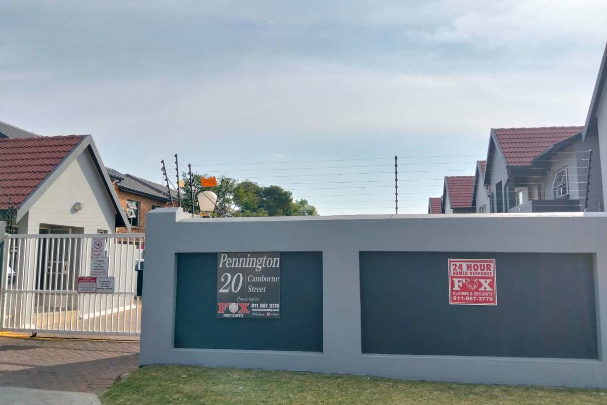 3 Bedroom Townhouse For Sale! - Photo 2