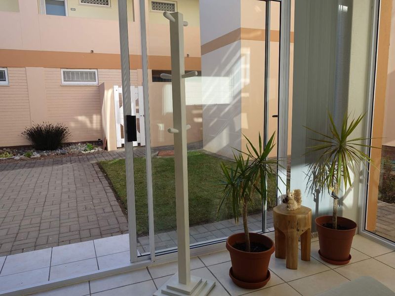 RENOVATED ONE BEDROOM APARTMENT IN RETIREMENT VILLAGE - Photo 7