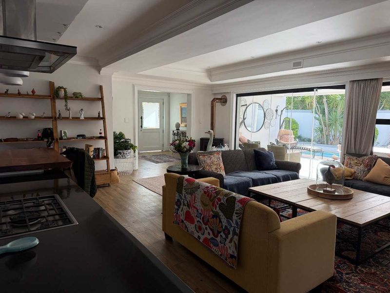 2 Bedroom Home in Constantia - Photo 7