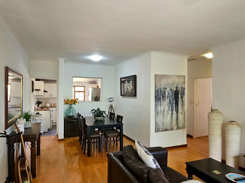 Start Fresh or Wind Down In This Private 2 Bed Paulshof Gem! - Photo 4