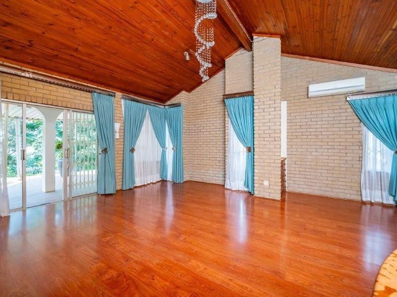 3 Bed Townhouse centrally located in Westville. - Photo 2