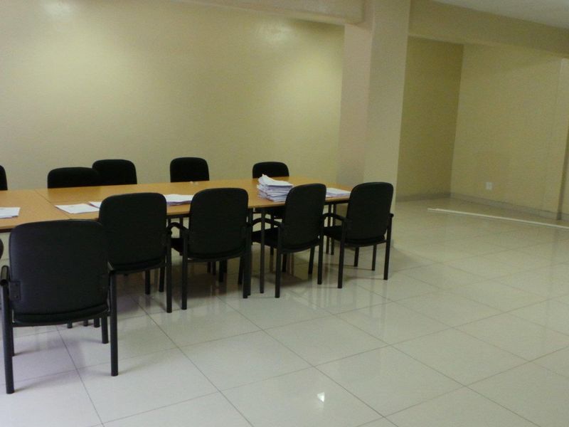 Commercial Property on busy road close to shopping center ! - Photo 2