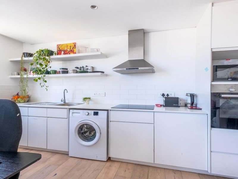 Top-Floor Spectacular Unit With Table Mountain View - Photo 6