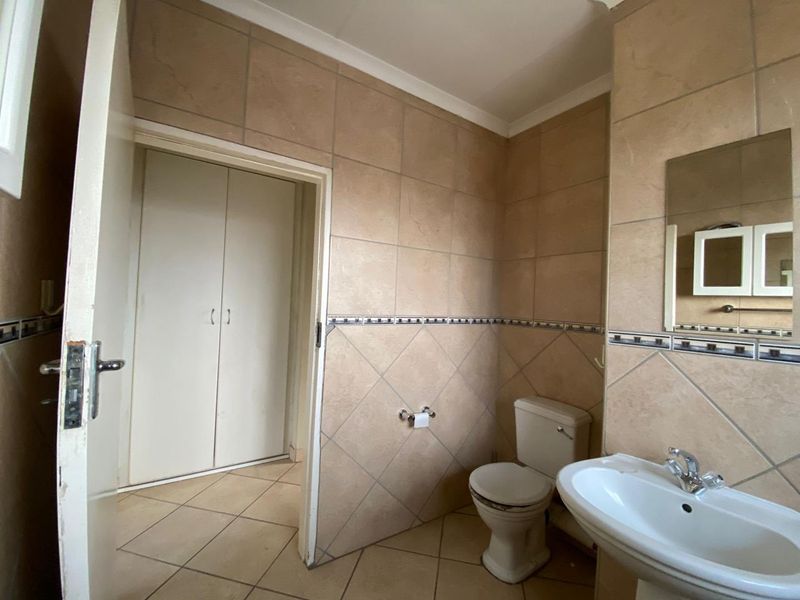 Stunning 2-Bedroom Apartment in a Secure Estate - Photo 10