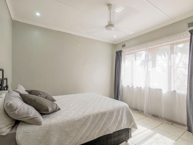 Pet friendly duplex - Photo 9