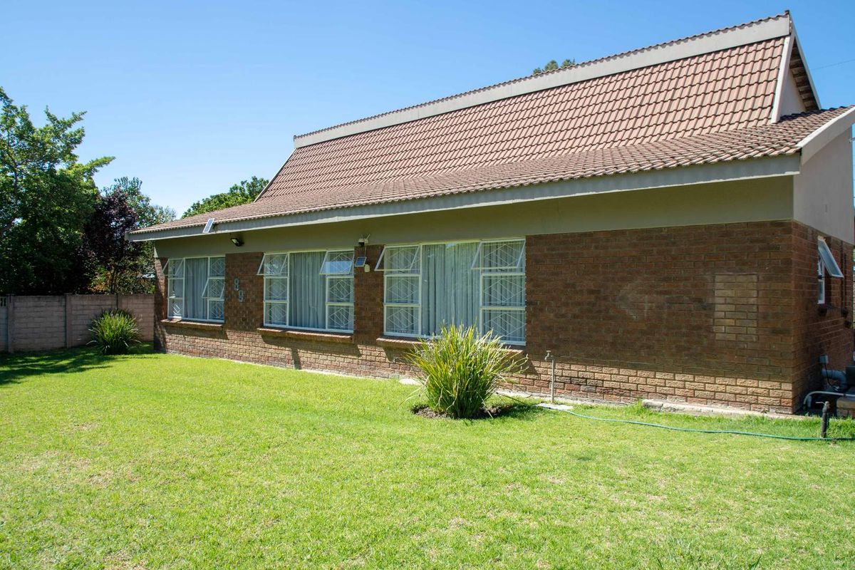 Beautifully Renovated 4-Bedroom Family Home – Modern Comfort & Style - Photo 4
