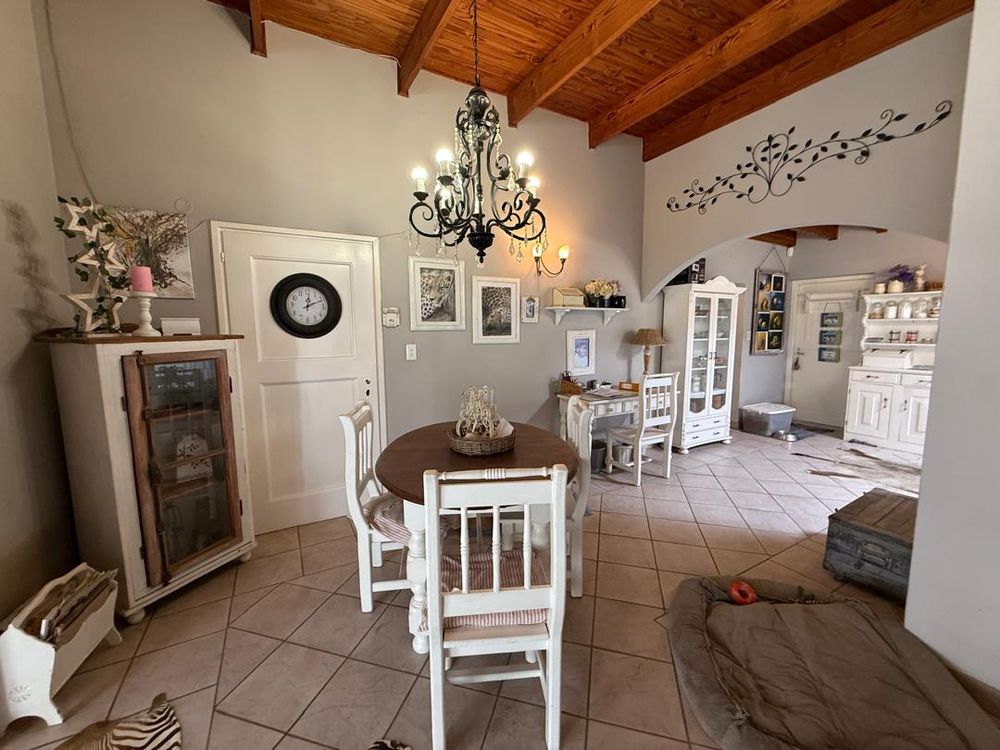 Breakfast nook area