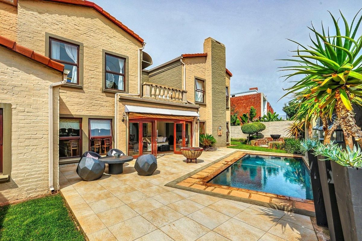 Timeless Luxury in Waterkloof Golf Estate - Photo 2