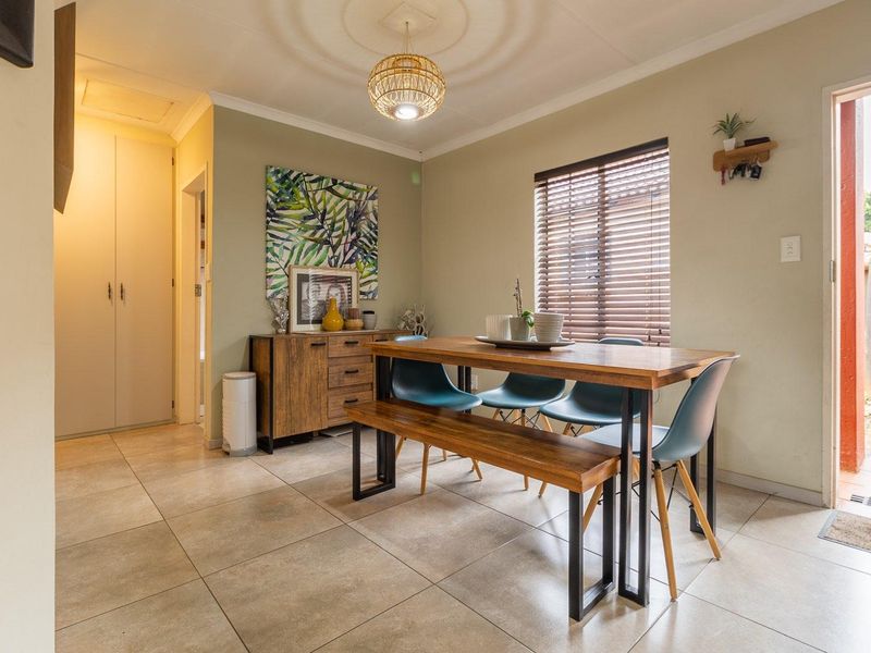 Neat & Tidy, Two bedroom simplex in security estate - Moreleta Park - Photo 4