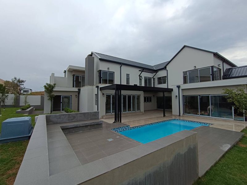 MIDSTREAM HEIGHTS - 5 BEDROOM HOUSE WITH 6 ENTERTAINING AREAS - Photo 2