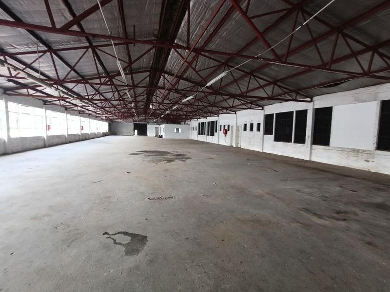 TO LET | PRIME 1061m2  - INDUSTRIAL UNIT |  FRONTAGE - Photo 4