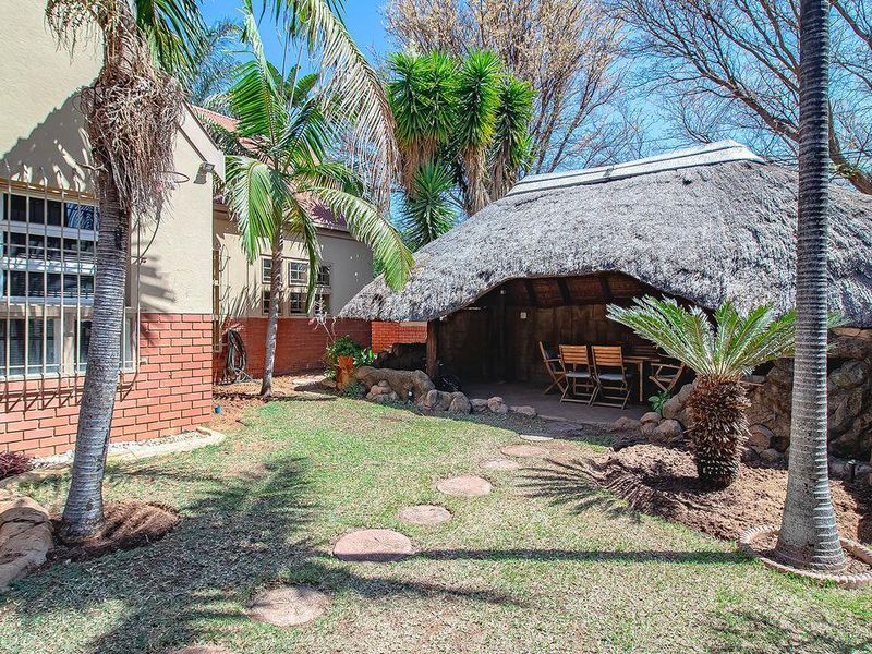 A 4 bedroom modern Farmhouse is now for sale in Ninapark - Photo 2