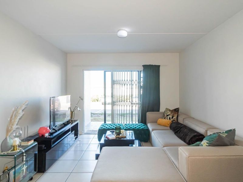 2 bed 2 bath ground floor unit - Photo 4