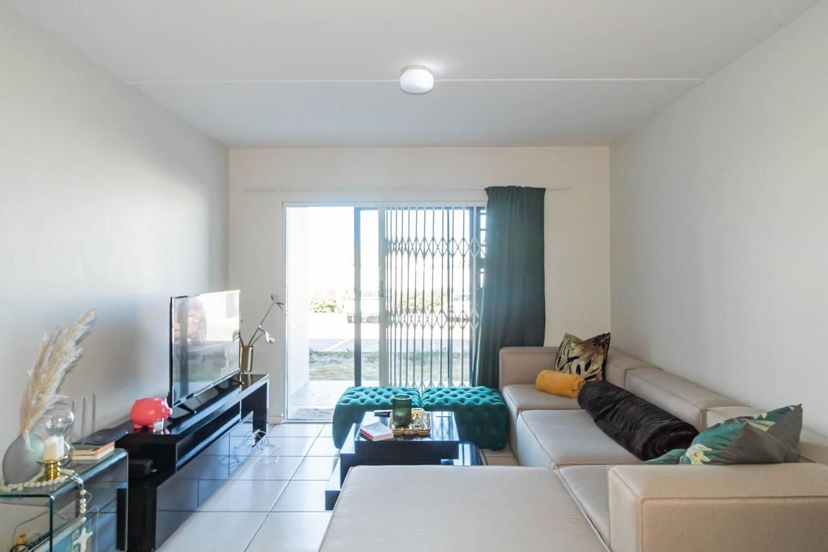 2 bed 2 bath ground floor unit - Photo 4
