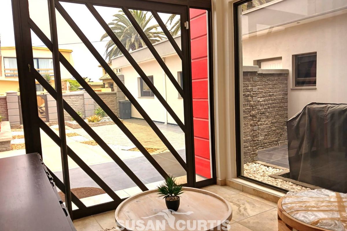 Luxury Double Storey Home - Photo 2