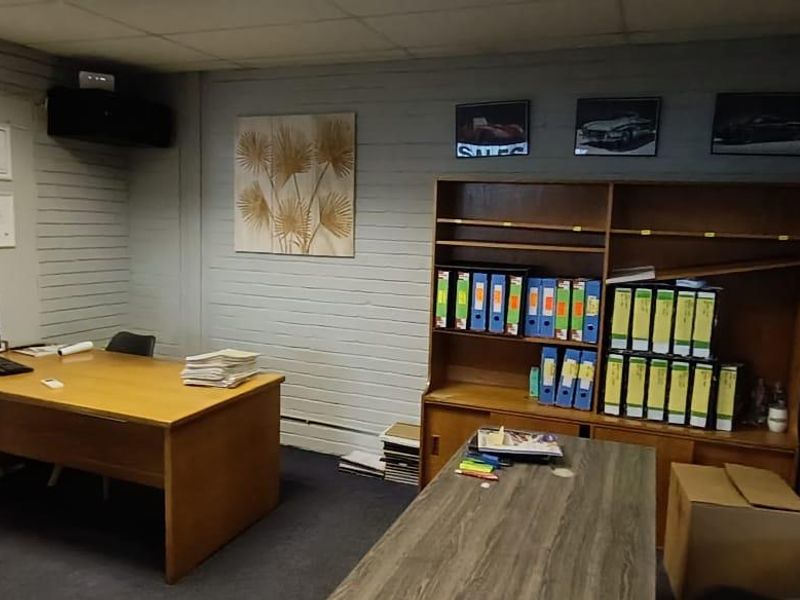 **Prime Commercial Property To Rent in Parow: Ideal for a Car Dealership** - Photo 5