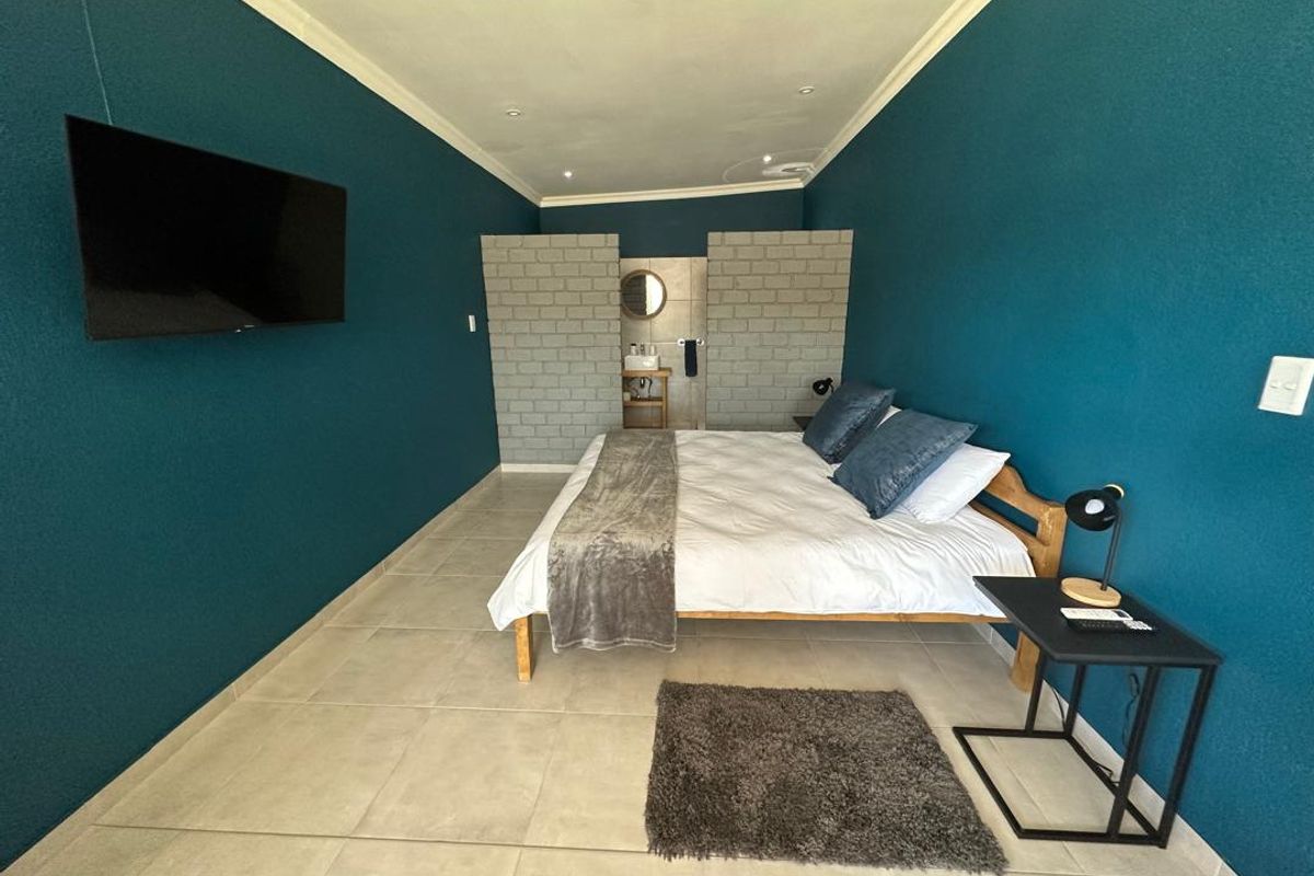 Guest house with 8 units - Photo 4