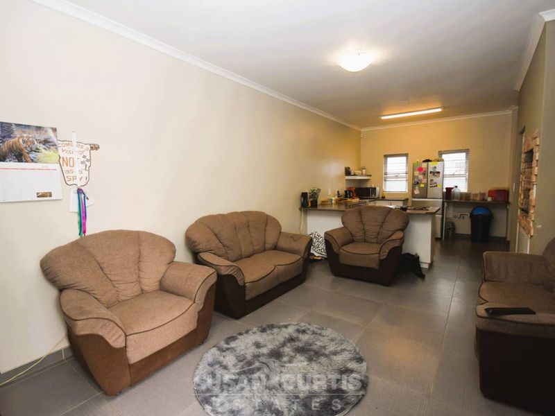 DUPLEX TOWNHOUSE IN KRAMERSDORP - Photo 2