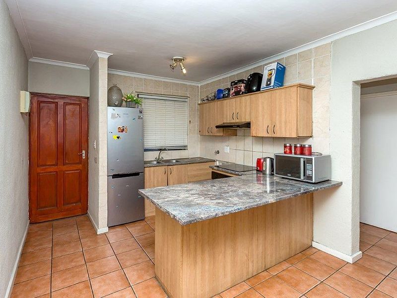 Two Bedroom Groundfloor Apartment With Garage - Photo 8
