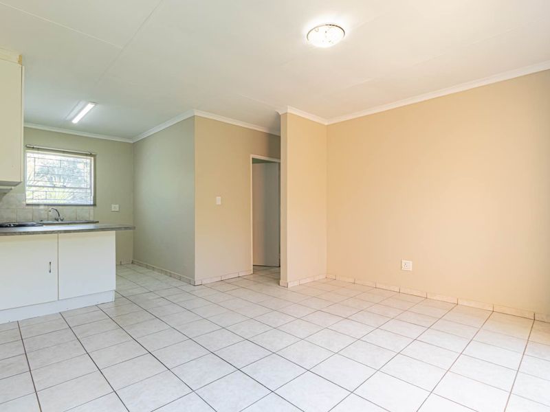 Charming Simplex Living with a good size garden, perfect for young professional - Photo 6