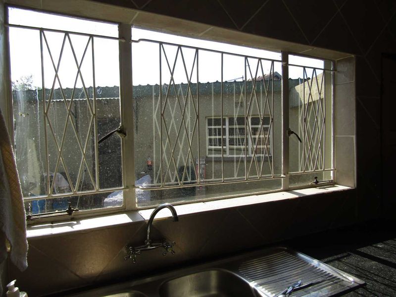 Newly renovated Home with Flat Let - Photo 9