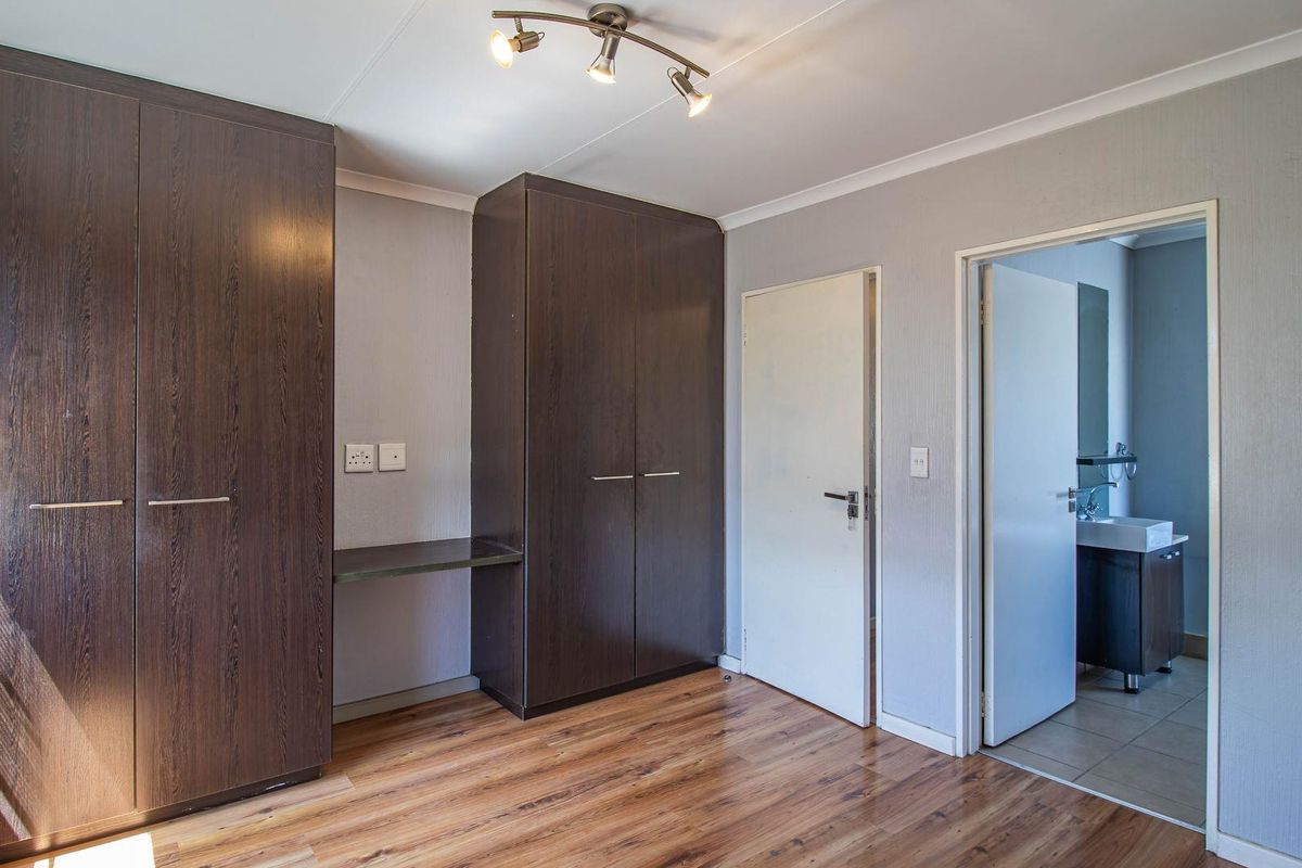 2 Bedroom Loft Apartment for Sale in Fourways - Photo 5