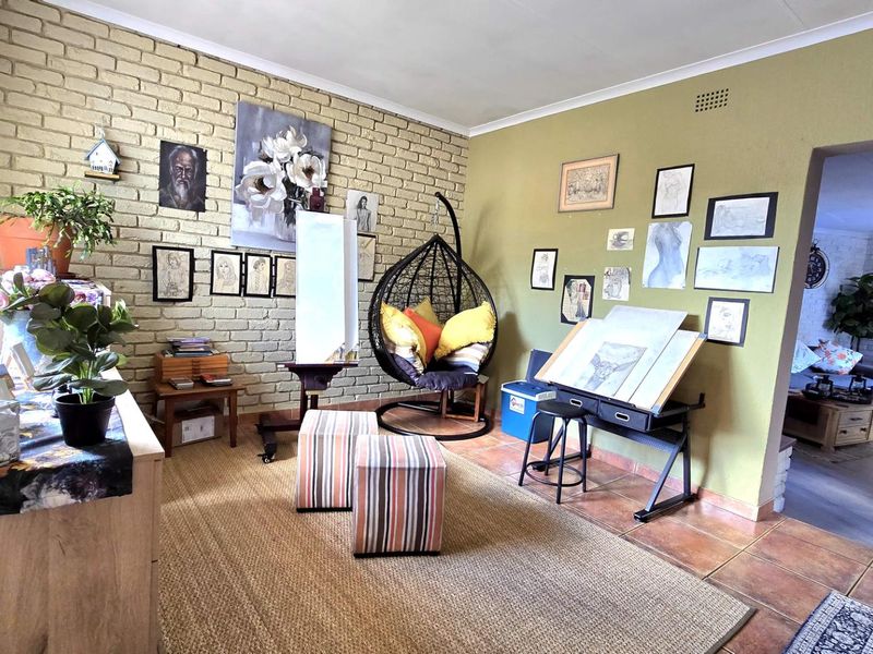 Spacious 4 Bedroom House for Sale in Brackenhurst - Photo 2