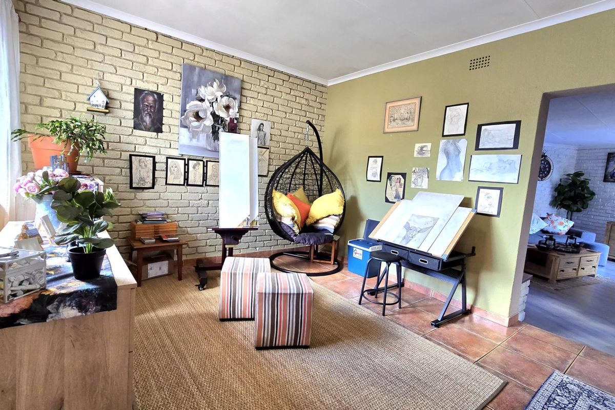 Spacious 4 Bedroom House for Sale in Brackenhurst - Photo 2
