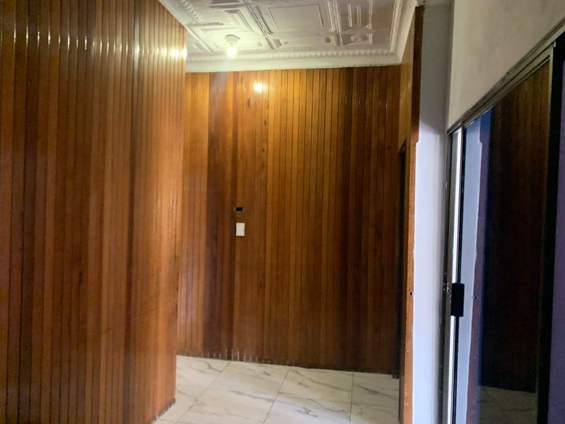 For Sale: Spacious 5-Bedroom House in Quiet Rosettenville Street - Photo 8