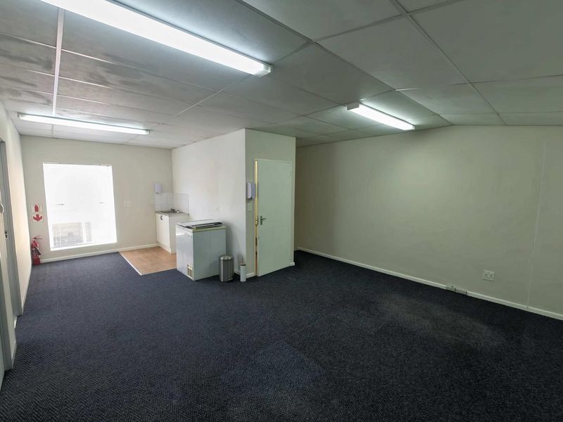 MINI WAREHOUSE/OFFICES TO LET - MONTAGUE GARDENS - Photo 10