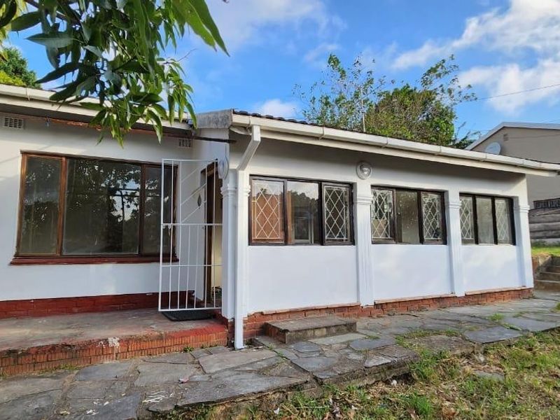 Your New Family Home Awaits in Sunny Hillary - Photo 1