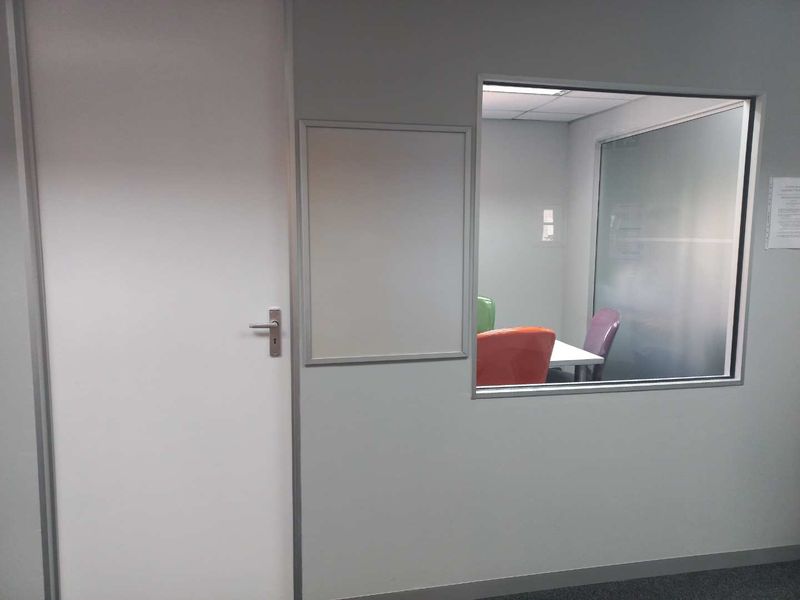 1st floor vacancy with secure office park, available 1 November! - Photo 7