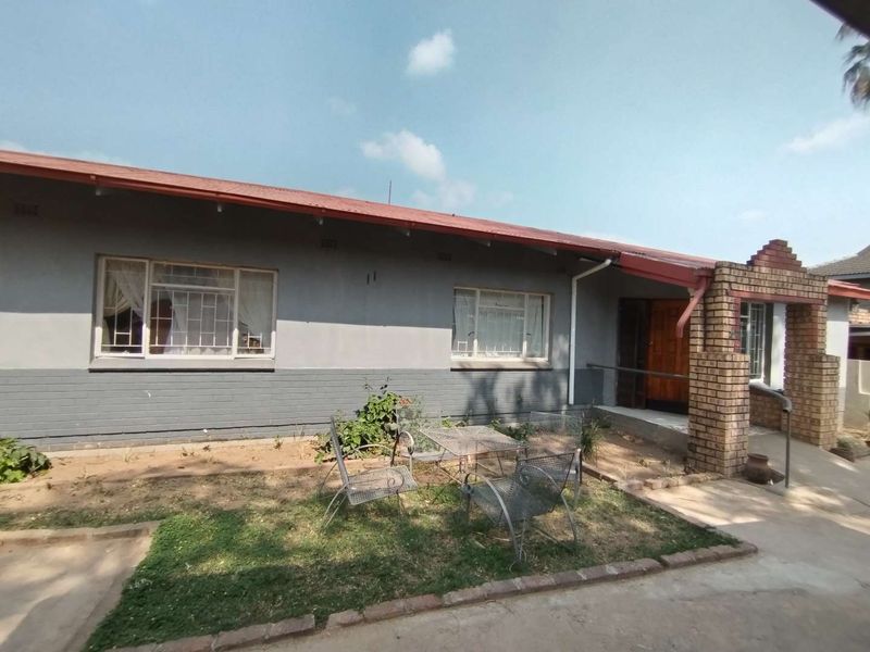 Three bedroom house for sale close to central Nelspruit - Photo 1