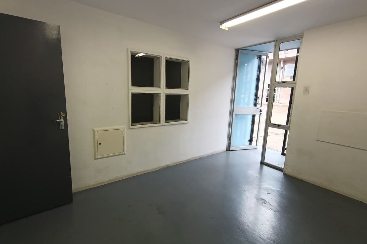 363m2 CLEAN & NEAT WAREHOUSE TO LET – HEART OF WESTMEAD - Photo 2