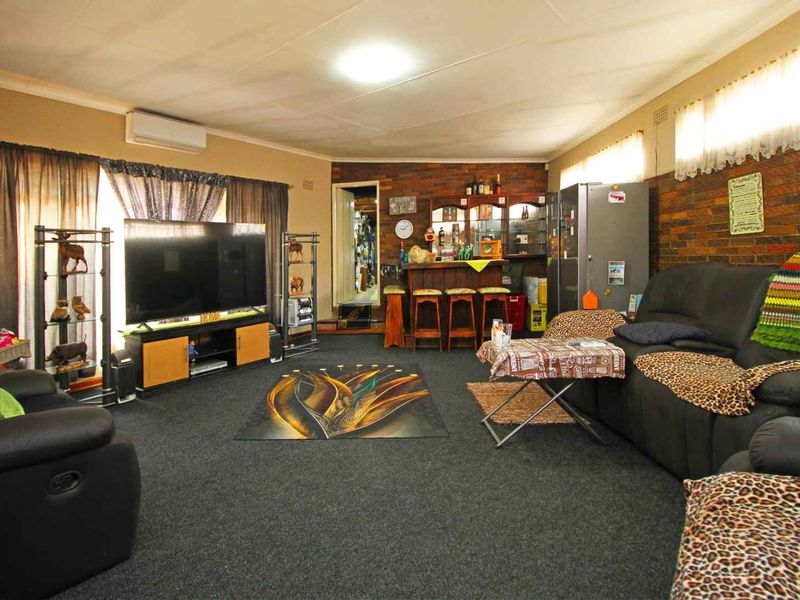 Spacious 3-Bedroom Family Home with Flatlet, Solar and many more - Photo 10