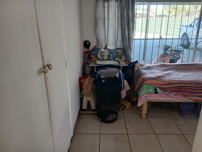 Large family home with 2 granny flats - Photo 8