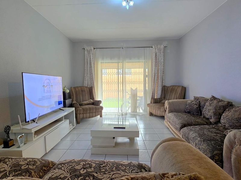 3 Bedroom Apartment / Flat for Sale in New Market Park - Photo 5