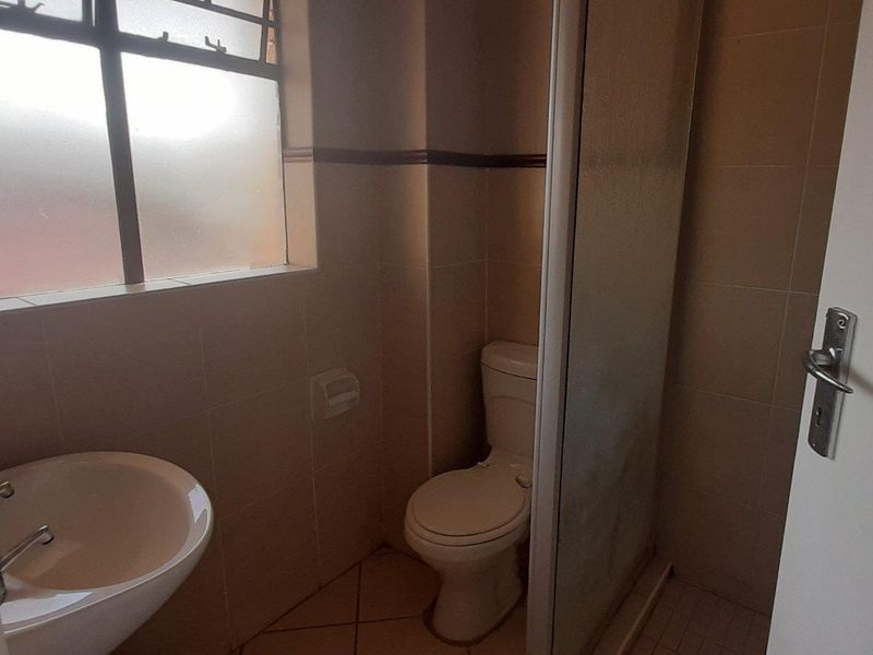 BACHELOR FLAT AVAILABLE : 1 OCTOBER 2026 - Photo 10