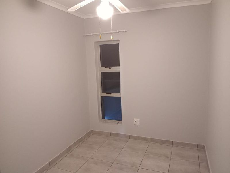 Step into this spacious and well-maintained 3-bedroom duplex, offering a perfect blend of comfort, functionality, and modern finishes. - Photo 8