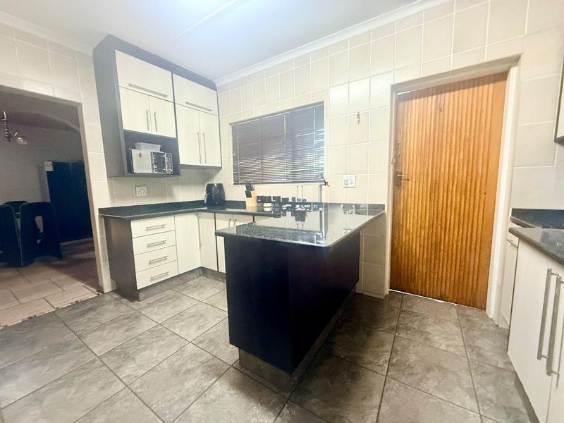 3 Bedroom Townhouse for Sale in Vryheid - Photo 9