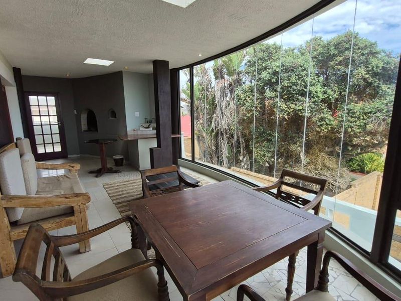 Fully furnished Guesthouse for sale with sea views and near amenities - Photo 4