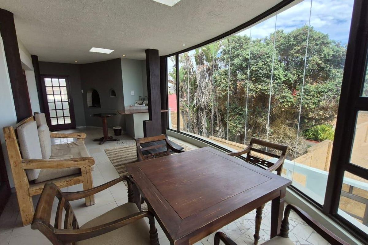 Fully furnished Guesthouse for sale with sea views and near amenities - Photo 4