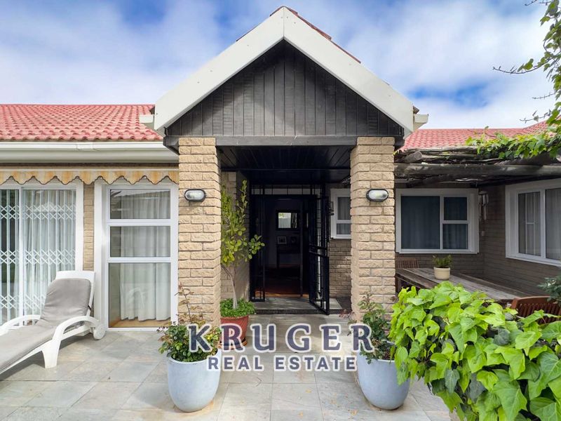 🌿 3-bedroom Family Home with flat for Sale in Ocean View! - Photo 4