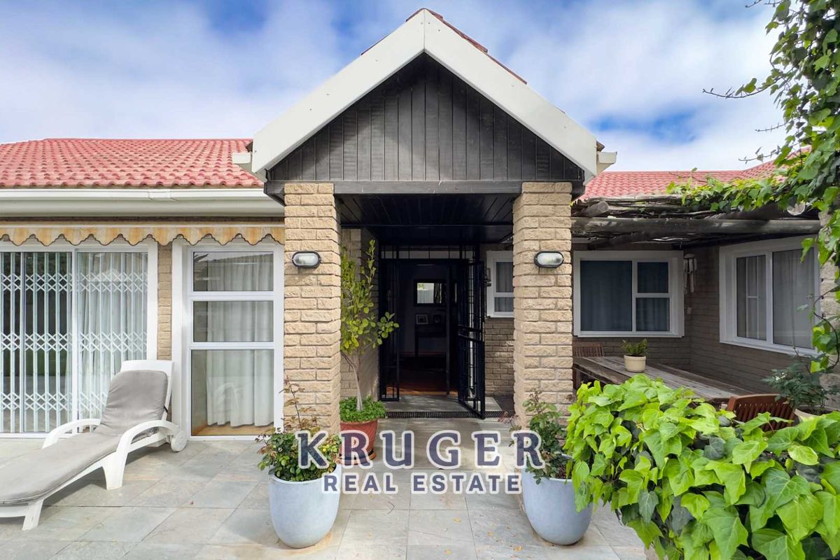 🌿 3-bedroom Family Home with flat for Sale in Ocean View! - Photo 4