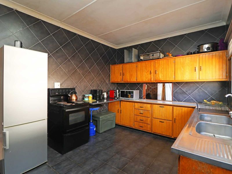 Cozy home with beautiful Entertainment features - Photo 5