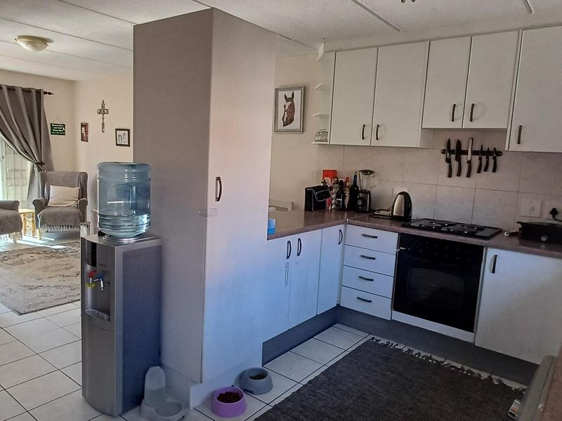 Ground floor PLUS private garden - Photo 6