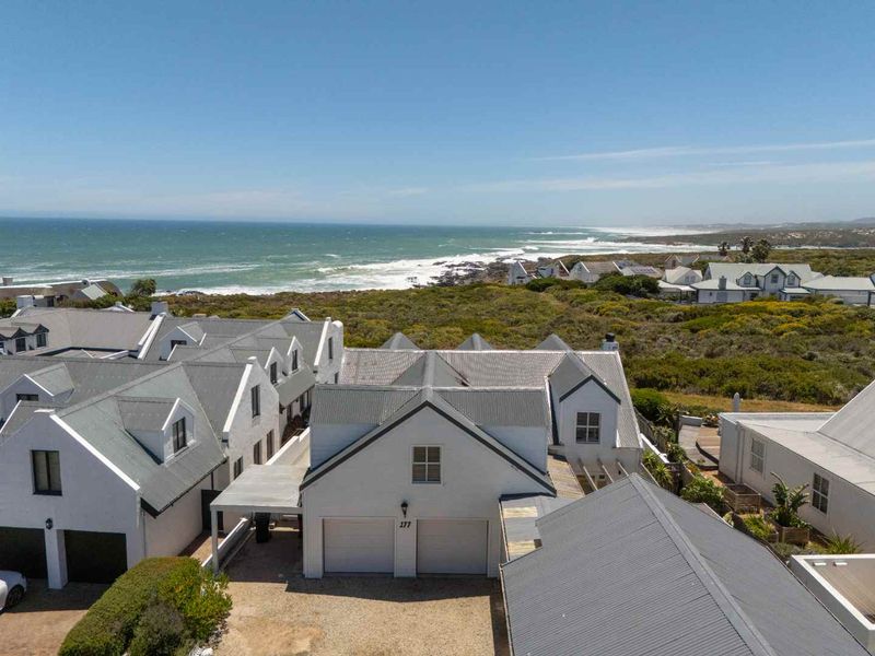 WHERE LUXURY MEETS THE OCEAN - Photo 2