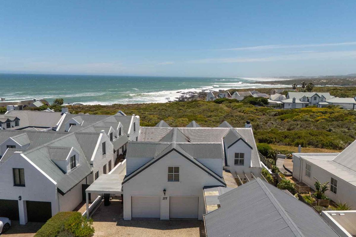 WHERE LUXURY MEETS THE OCEAN - Photo 2