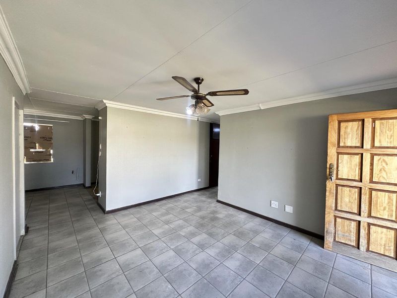 Versatile 4-Bedroom Home with Detached Suite: Ideal Investment, Rental Potential, or First-Time Buyer Gem! - Photo 7