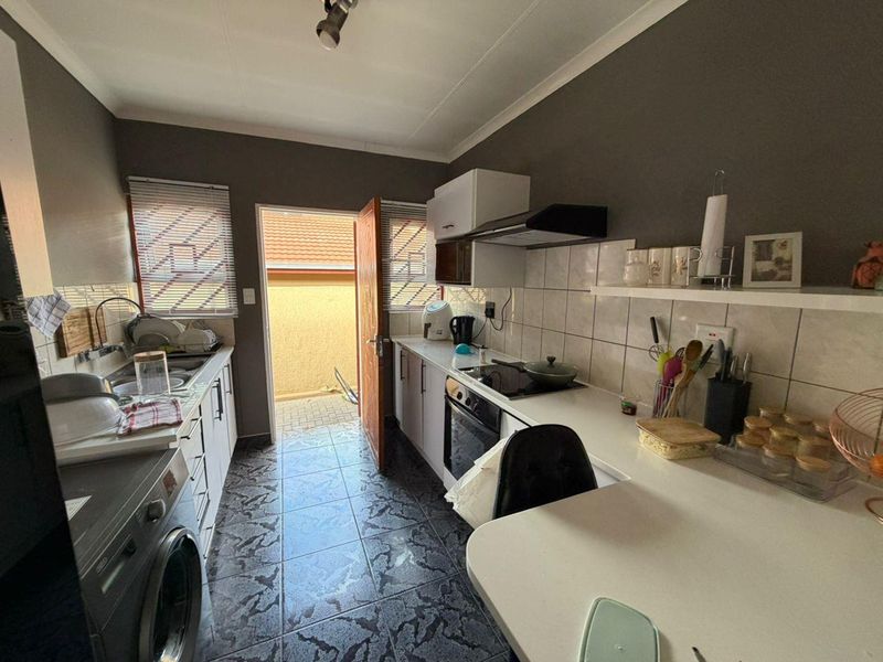 2 Bedroom Flat For Sale - Peneyambeko Court - Photo 4